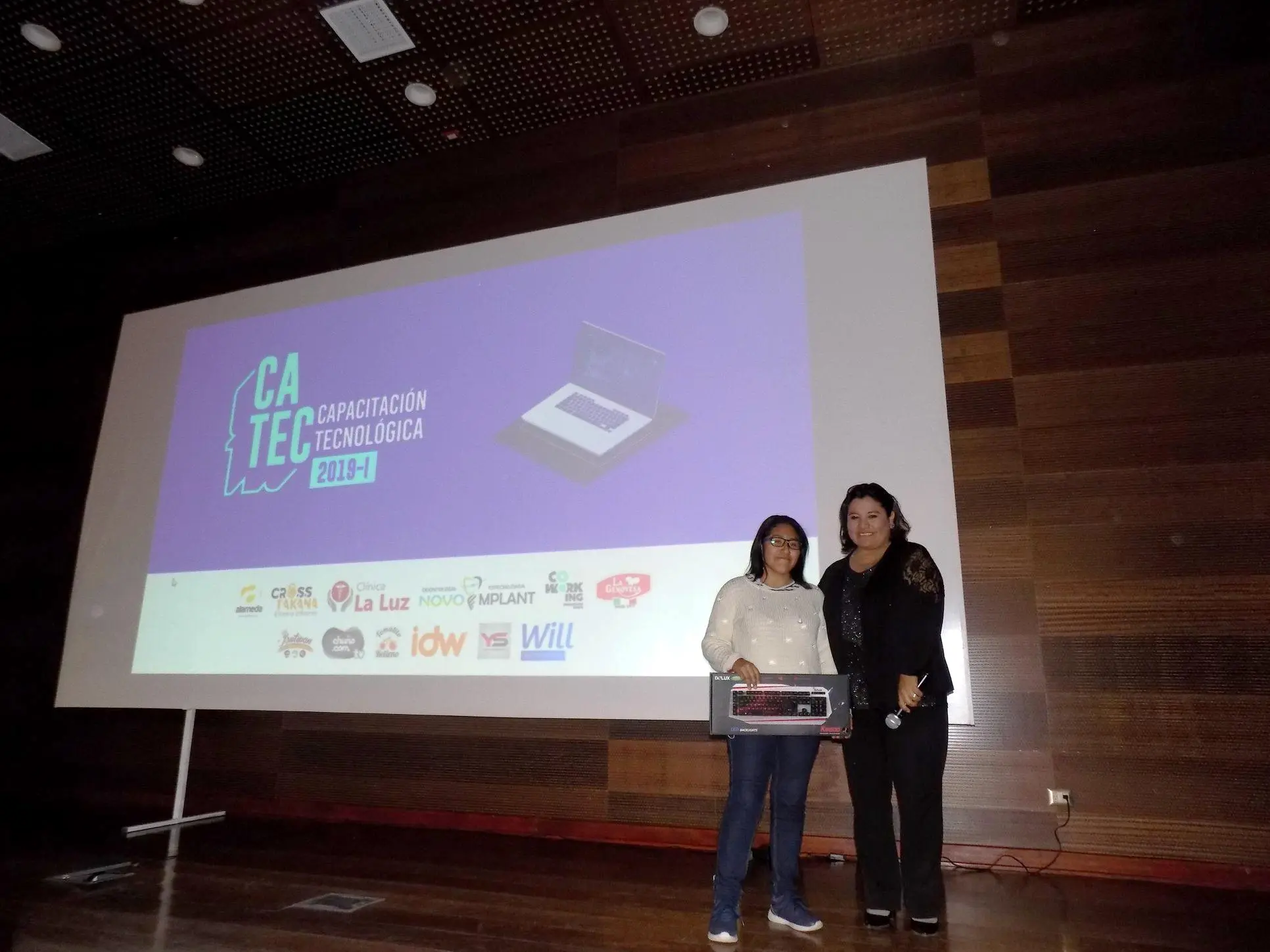 Entrega de premio durante CATEC 2019-I